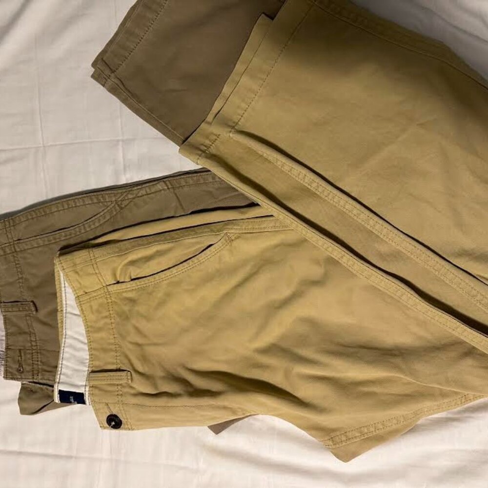 MEN's Khakis 31 X 32 Old Navy & American Eagle